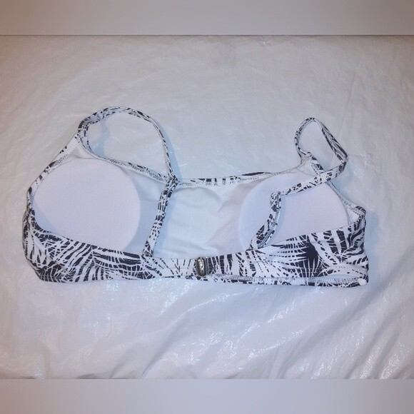 Supplied Shop Large Floral Print  Bikini - Picture 3 of 11